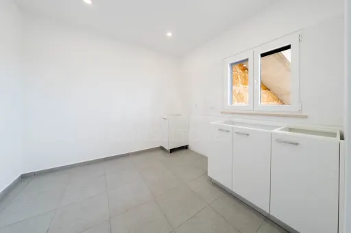 Moradia V3  moderna com piscina, vista de campo e excelente localização  Matas – Lourinhã