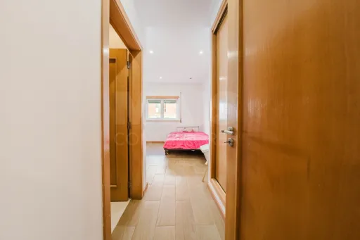 Apartamento T2 com terraço e garagem nas Caldas da Rainha