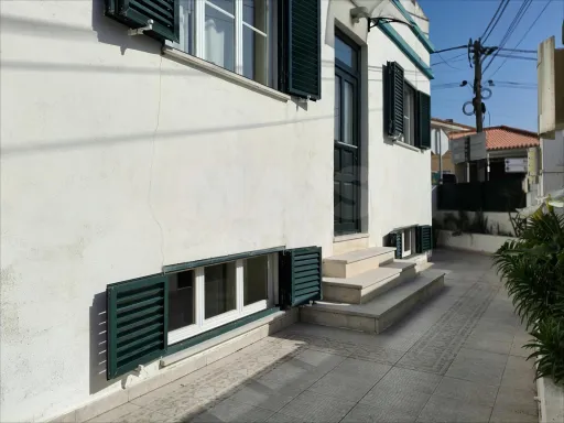 Moradia T4+2 c/ Churrasqueira, Logradouro & Parqueamento !