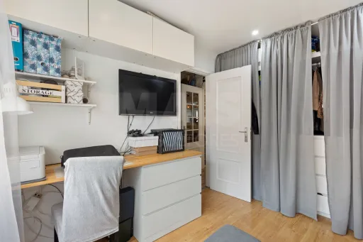 Moradia com 3 apartamentos e vista mar