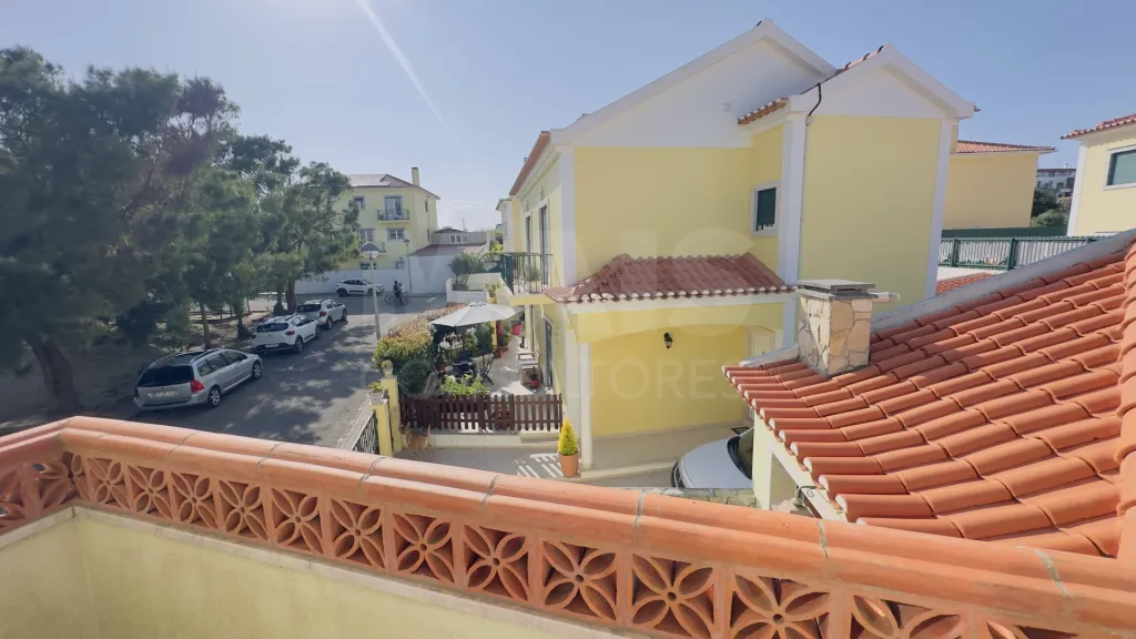 Exclusiva Moradia T4 com Jardim Privativo e Garagem | A minutos da Praia da Foz do Lizandro e da Ericeira