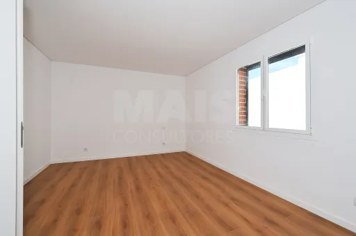 T3 + 1 Duplex com Box para 2 carros e Terraço | Colinas do Cruzeiro, Odivelas