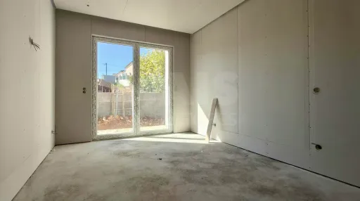Moradia Térrea T4 com Suite Master, Piscina de Água Salgada, Garagem e Acabamentos Premium !