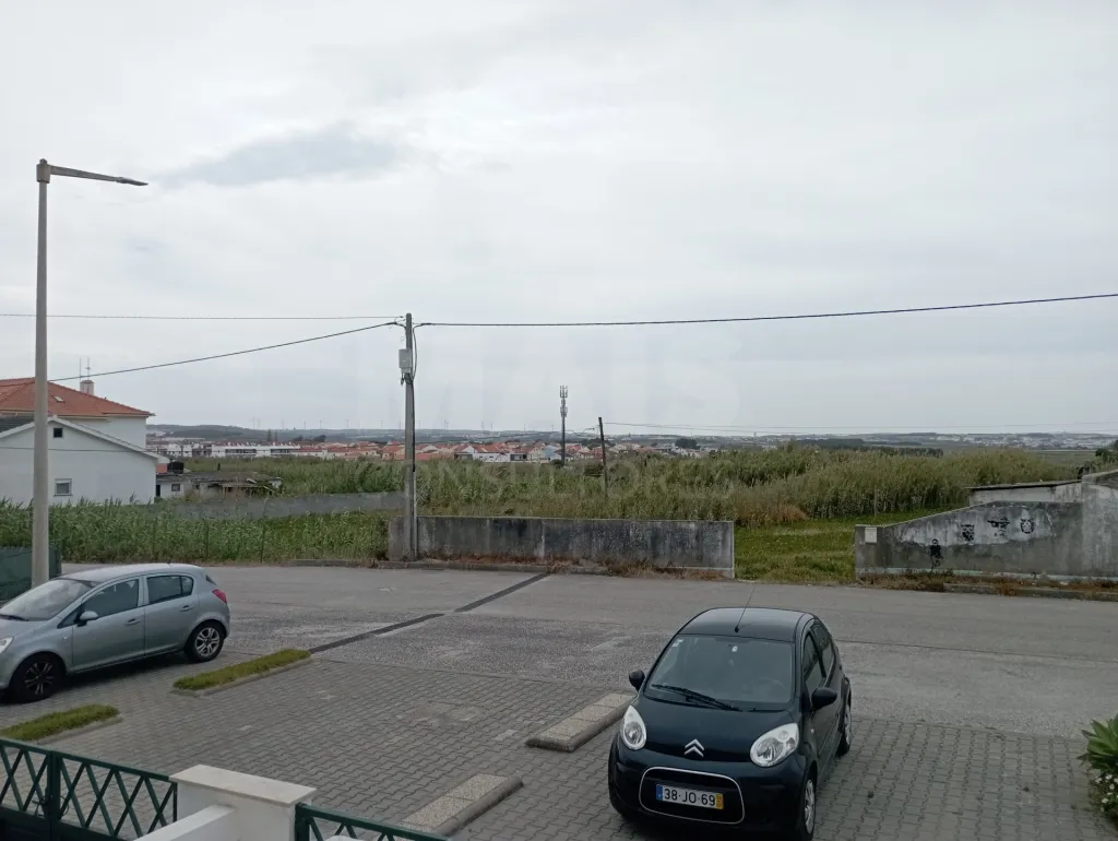 Moradia T2 + 1 Mobilada com Garagem e Quintal - Casais do Baleal