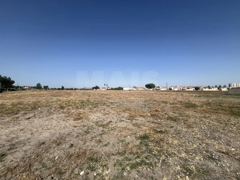 Terreno urbano com 18.580 m2 em Samora Correia