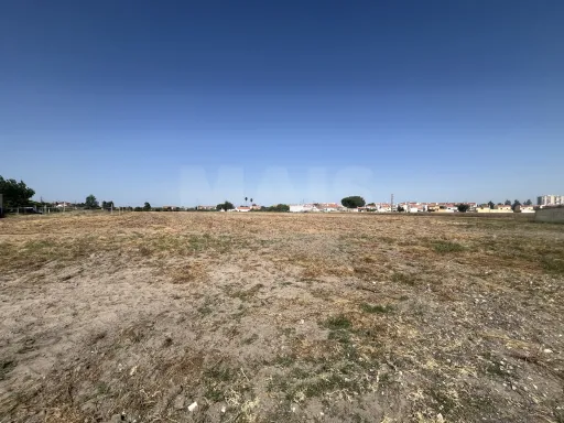 Terreno urbano com 18.580 m2 em Samora Correia