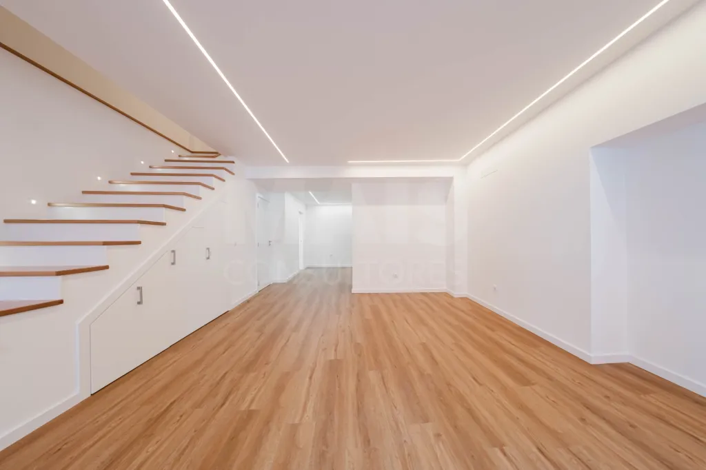 Moradia totalmente remodelada no coração de Peniche!