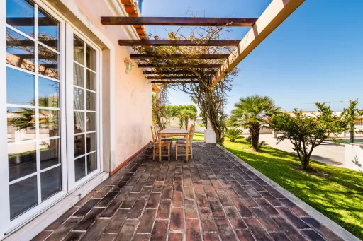 Moradia T5 em Lourinhã com Vista Mar, Piscina Aquecida e Jardim