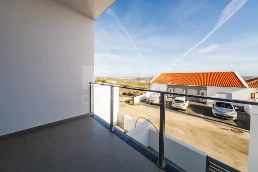 Moradia T3+1 Garagem, Logradouro e Vista Mar