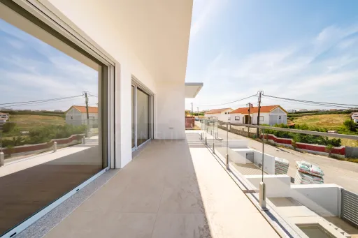 ROOFTOP PRIVATIVO com vista sobre o Atlântico | Moradia T3 com Piscina | COSTA DE PRATA