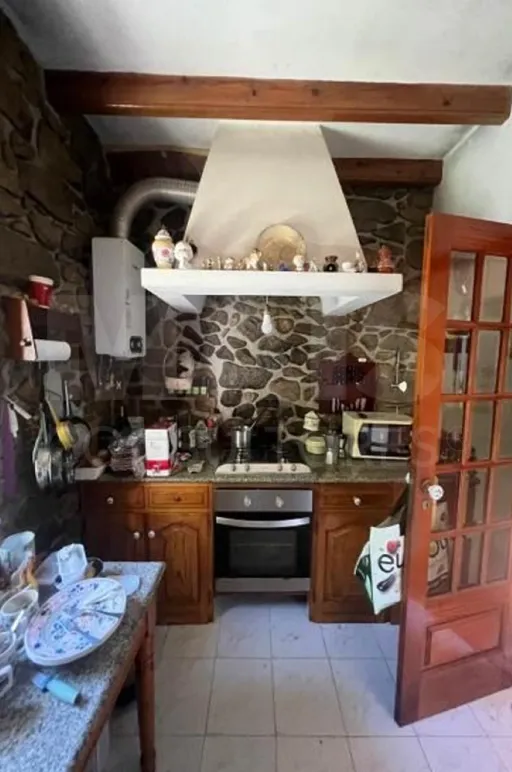 Moradia térrea em pedra pronta a habitar, próxima da praia de Vila Praia de Âncora