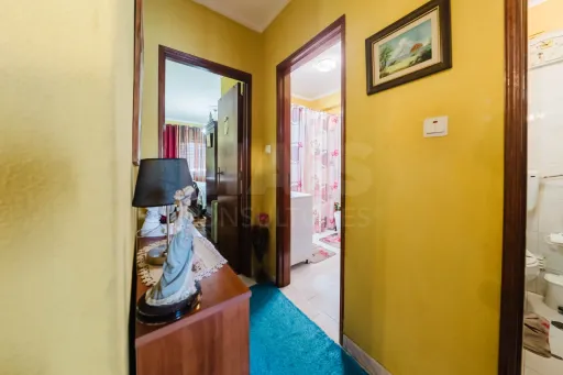 Spacious 3-Bedroom Apartment in Downtown Lourinhã with a Balcony and Terraces
