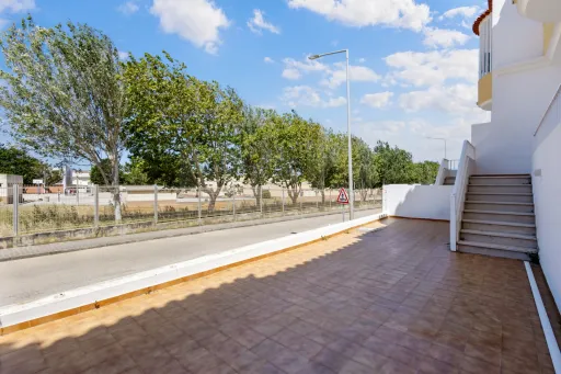 Luxury 3-bedroom apartment with garage and private terrace