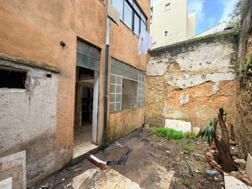 Prédio com 5 fracções no centro de Lisboa