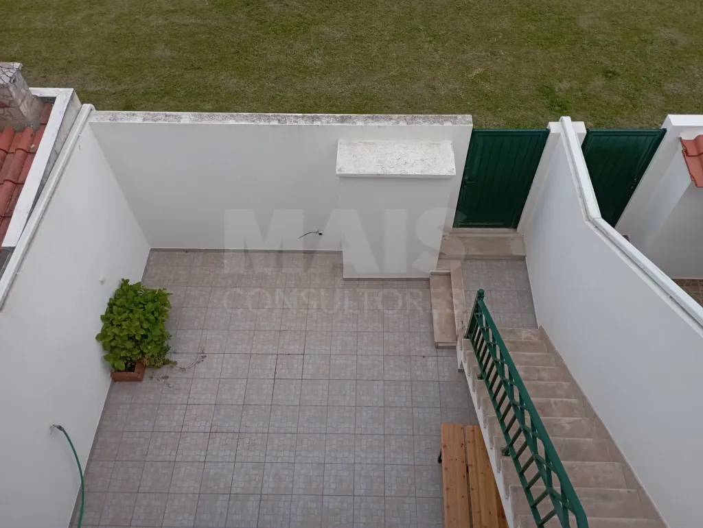 Moradia T2 + 1 Mobilada com Garagem e Quintal - Casais do Baleal
