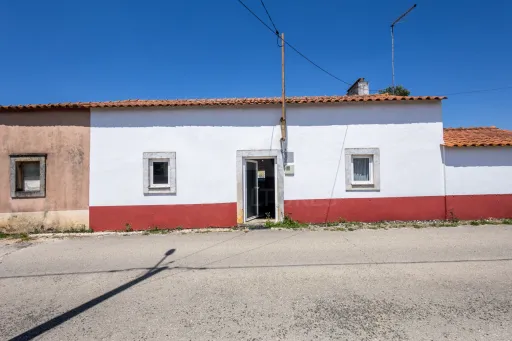 MAIS DE 300 m² DE CONSTRUÇÃO, PÁTIO PRIVADO E GRANDES ÁREAS DE APOIO | TURQUEL