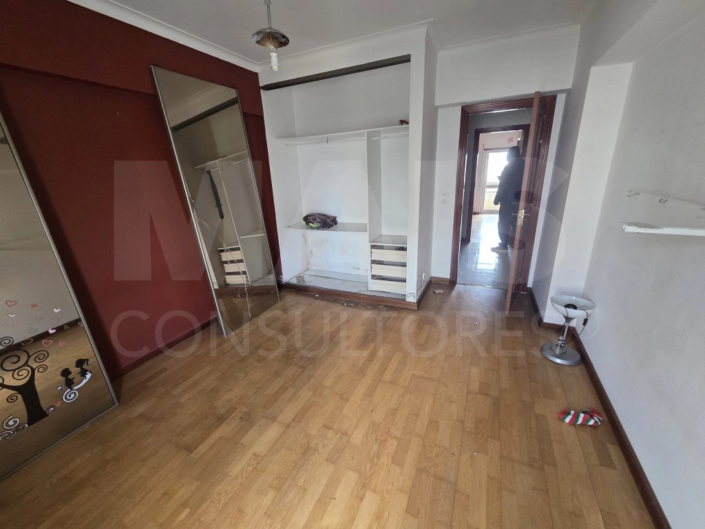 🏠 Apartamento T3 Estratégico no Carregado – Conectividade e Comodidade