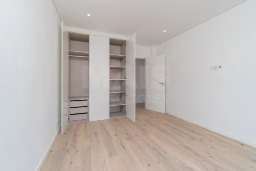 T3 Premium Seminovo com Varanda Excecional – Garagem - Elevador - Acesso Privilegiado a Lisboa