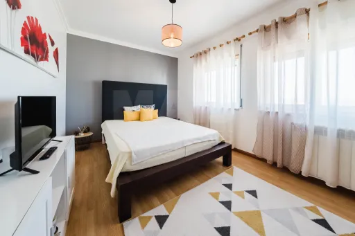 Moradia T4 c/ Logradouro, Garagem e Vista Mar!