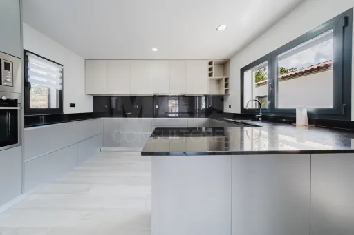 Moradia unifamiliar T3 com garagem em lote de 565m2 na Bidoeira de Cima