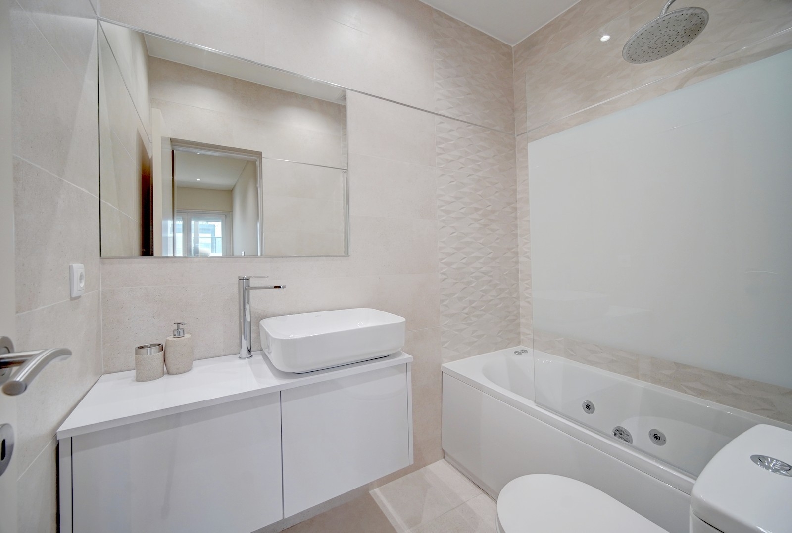 T4 em Queluz, TOTALMENTE Remodelado, com duas suítes