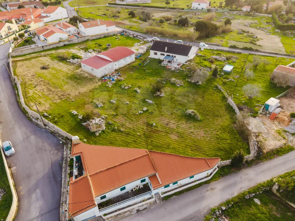 Terreno Urbano com 1980m2, Construção Moradia até 300m2