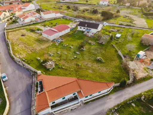 Terreno Urbano com 1980m2, Construção Moradia até 300m2