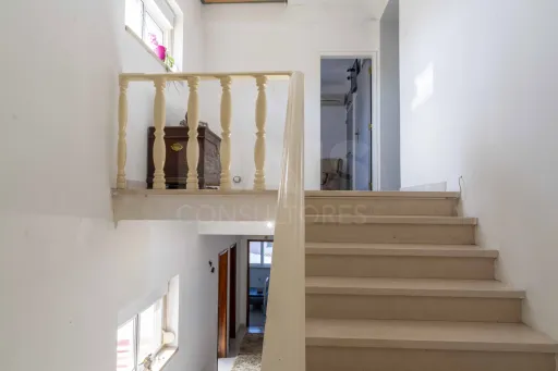 Moradia T5, com garagem e espaço exterior, Caneças