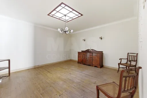 Dois prédios com 5 frações no centro de Peniche