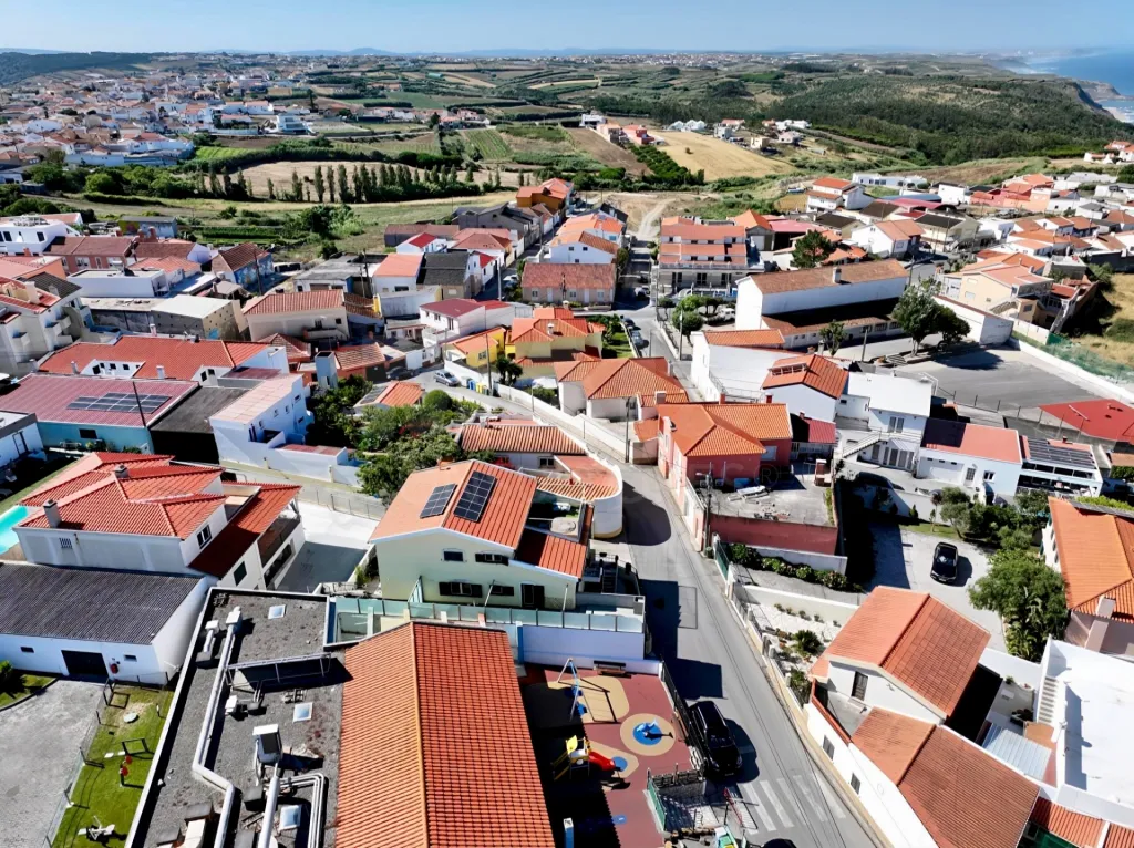Ap. em Moradia T1+1, c/ Varanda, Vista Mar, Jacuzzi e Parqueamento !