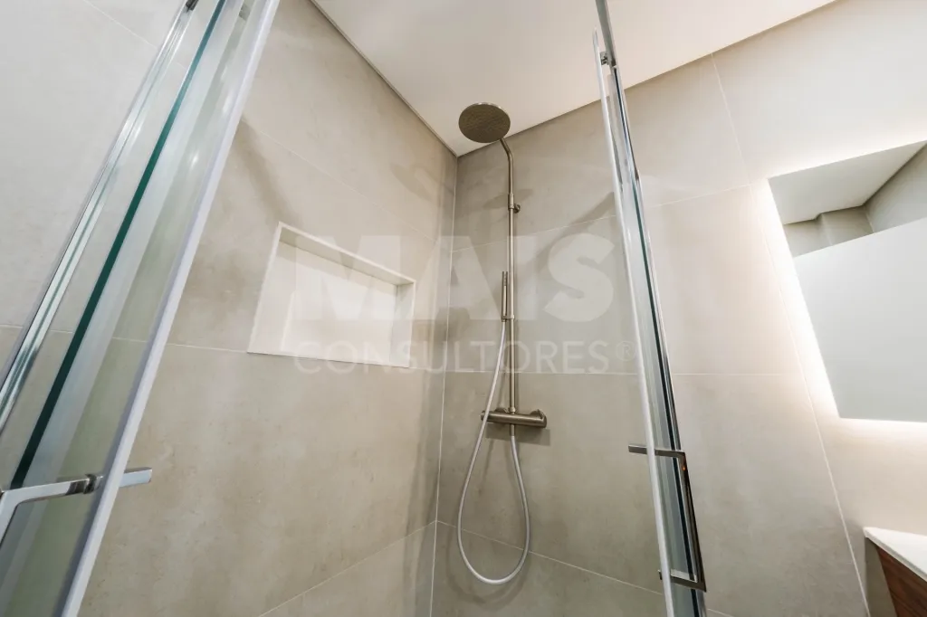 Moradia T3+1 Garagem, Logradouro e Vista Mar