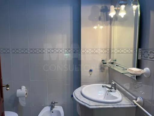 Moradia Geminada T2+2 com Terraço, Garagem Box e Churrasqueira perto de praia