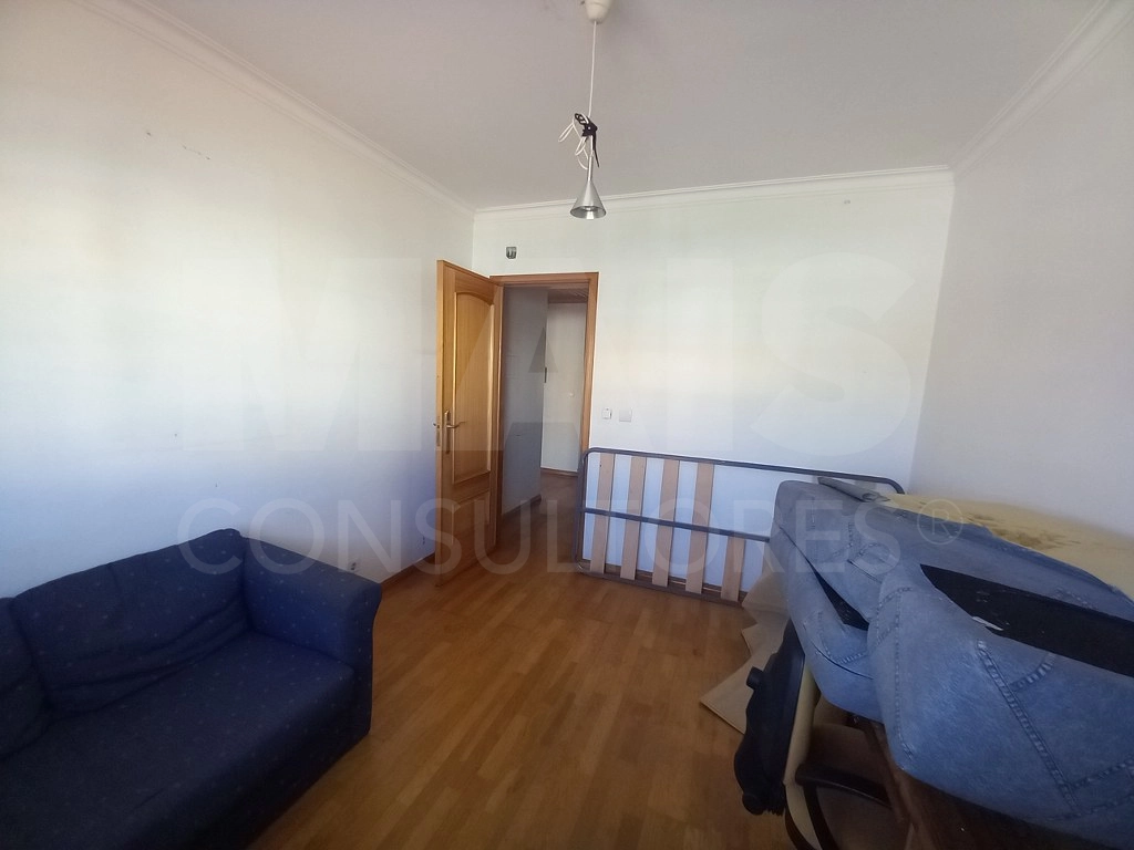 Moradia de 5 Assoalhadas em Ribamar C/ lote de 300m2 e Sótão amplo