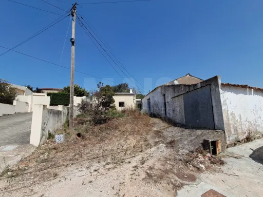 Moradia T2 c/ terreno em Salir de Matos