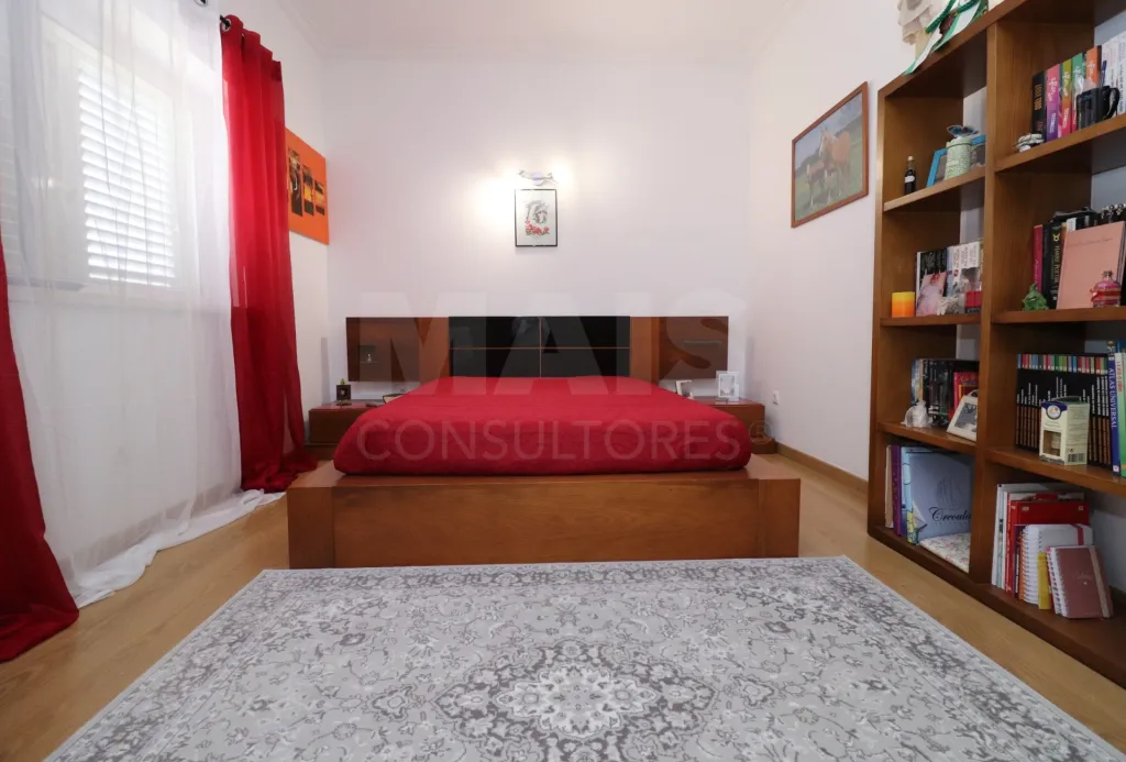 Moradia Térrea T4 Isolada, com Terreno e Garagem Samora Correia
