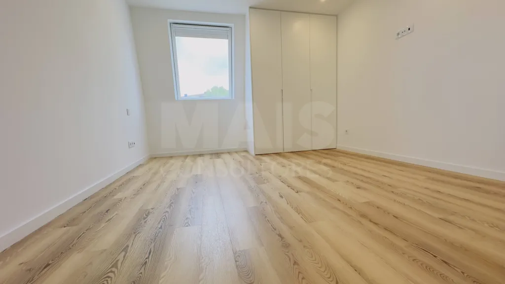 Fully Renovated 4-Bedroom Apartment | Downtown Lourinhã | Space, Elegance, and Comfort