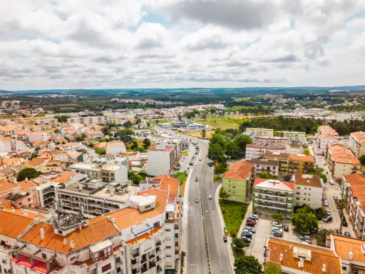 Apartamento T2, com elevador e estacionamento - Caldas da Rainha