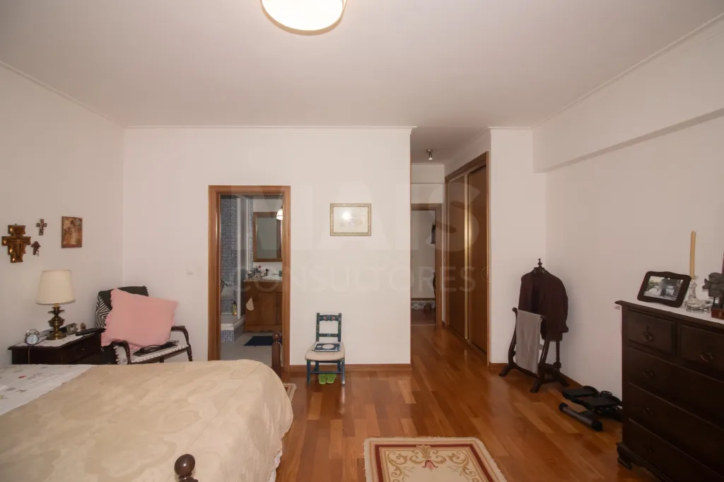 Apartamento T4 no Carregado