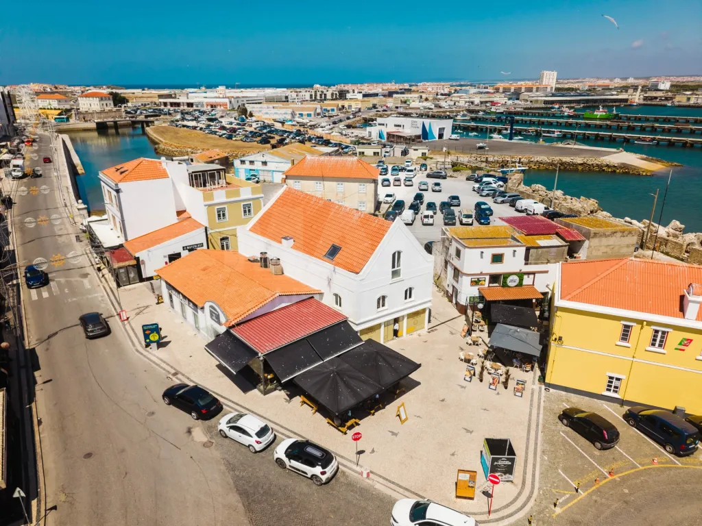🌊 Prédio Exclusivo de 600 m² na Avenida Mais Prestigiada de Peniche com Vista Mar