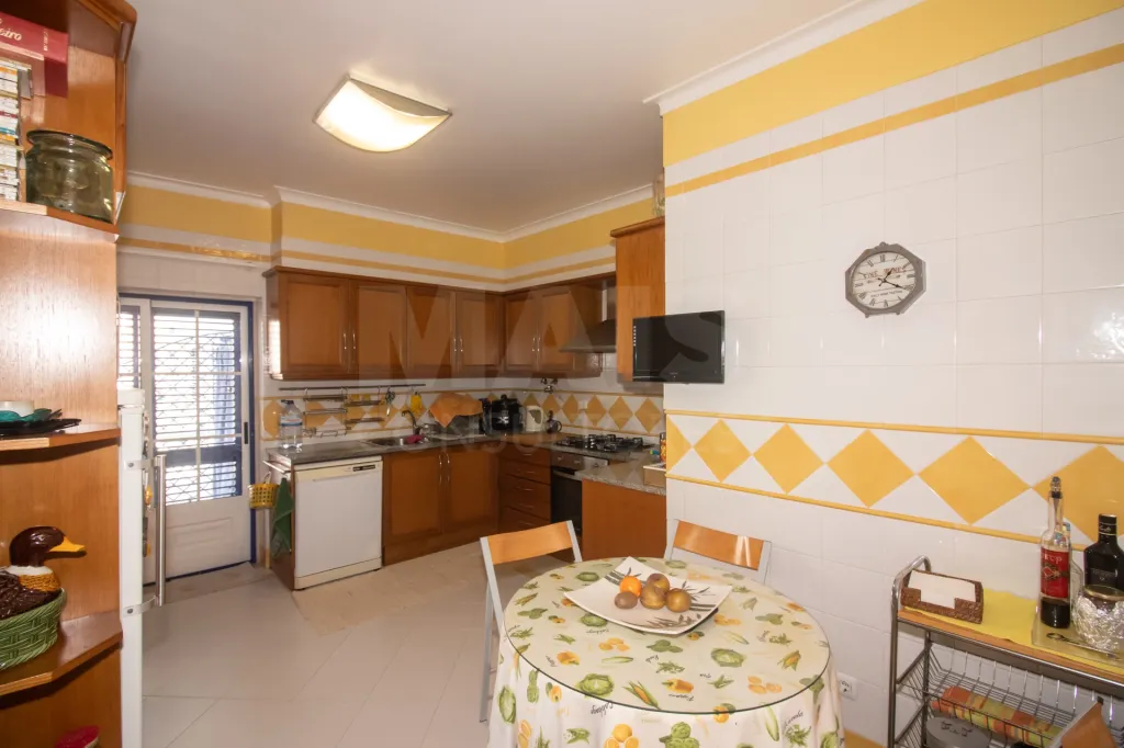 Apartamento T4 no Carregado