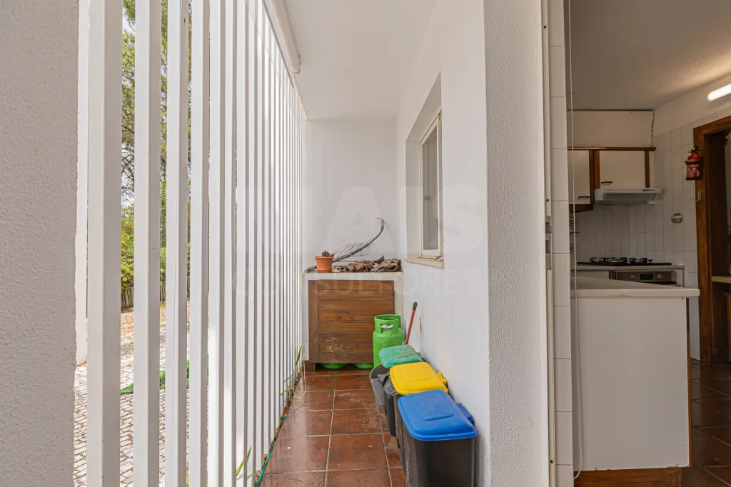 Moradia Contemporânea com terreno 700m2 em Soltroia – Próxima da Praia