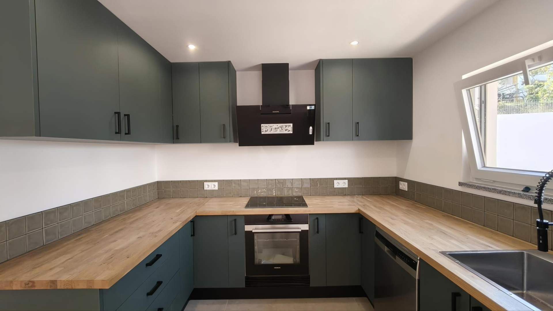 Single-Story 2-Bedroom + 1 House with Pool, Outbuilding, and 3,476 m² Lot | Comfort, Privacy, and Quality of Life