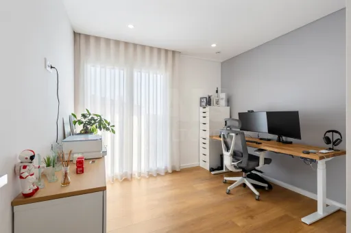 Apartamento T3 semi-novo vista mar com garagem