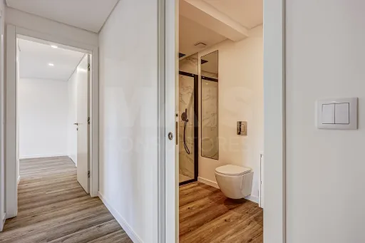 Apartamento T3 totalmente remodelado na Póvoa de Santa Iria com parqueamento