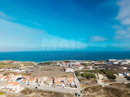 Apartamento T3 em Peniche com 110 m², perto do centro e da Universidade