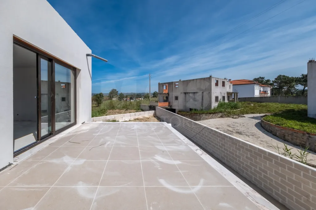 Moradia T3 (3 Suítes) com piscina e jardim - Salir do Porto