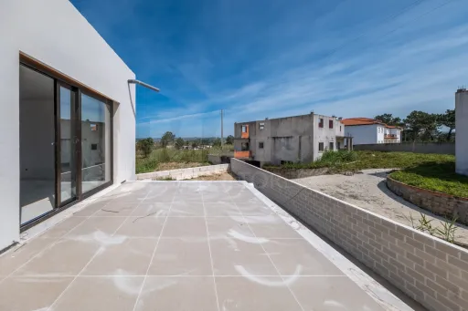 Moradia T3 (3 Suítes) com piscina e jardim - Salir do Porto