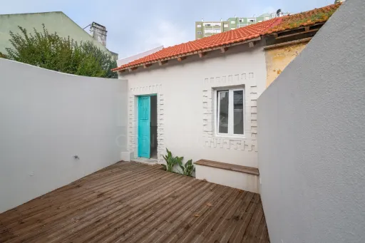 1 + 1 bedroom house in Beato