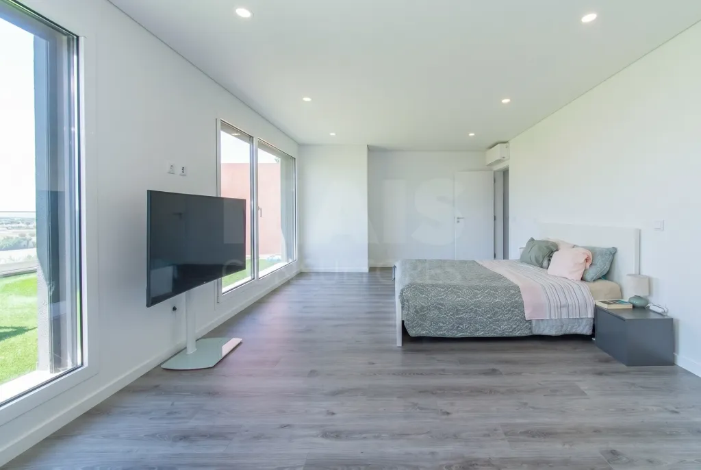 T4 Duplex com Vista Panorâmica sobre o Rio Tejo e Lisboa | Montijo