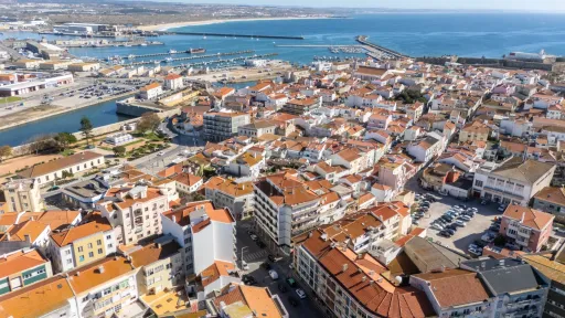 Prédio no Centro de Peniche!